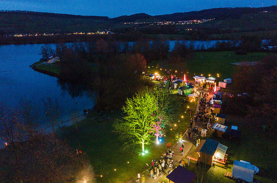 Rund 70 Stände gibt es bei der Seeweihnacht entlang des Uferwegs. Rund 70 Stände gibt es bei der Seeweihnacht entlang des Uferwegs.