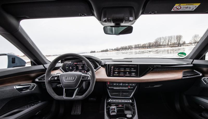 Das Innenleben des Audi Etron GT ist bestimmt durch hochwertige Materialien und zeitgemäßer Digitalausstattung. Das Innenleben des Audi Etron GT ist bestimmt durch hochwertige Materialien und zeitgemäßer Digitalausstattung.