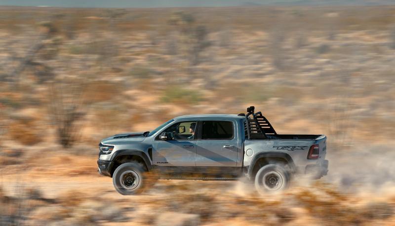 Stolze 711 PS machen den Ram 1500 TRX zu einem souveränen Geländegänger.