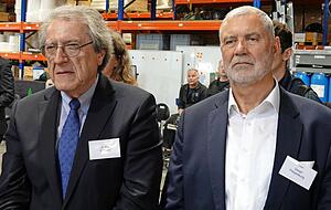 Verfolgen das Geschehen: Investor Rudolf Schwarz und der ehemalige Landrat des Landkreises Heilbronn, Detlef Piepenburg, der HyImpulse berät und unterstützt. Verfolgen das Geschehen: Investor Rudolf Schwarz und der ehemalige Landrat des Landkreises Heilbronn, Detlef Piepenburg, der HyImpulse berät und unterstützt.
