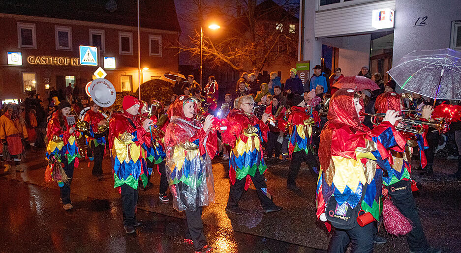 Nachtumzug der M&uuml;hlenhexen in Auenstein