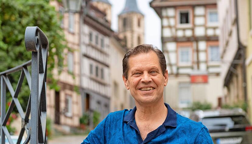 Duane March wohnt seit 2018 in Bonfeld und arbeitet in Bad Wimpfen. Ende Juli wurde der 60-Jährige beim La Jolla International Fashion Film Festival in San Diego für die "Beste Narration" (Voiceover) ausgezeichnet.