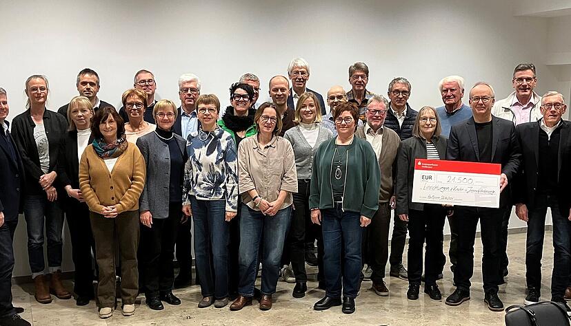 Die Wirtschaftssenioren bedenken auch in diesem Jahr acht regionale Hilfsorganisationen mit insgesamt 21.500 Euro.