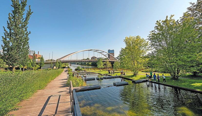 Der Neckar war der wirtschaftliche Erfolgsbringer Heilbronns. Seit der Buga 2019 wird er zunehmend als Lebensraum entdeckt.
Foto: privat Der Neckar war der wirtschaftliche Erfolgsbringer Heilbronns. Seit der Buga 2019 wird er zunehmend als Lebensraum entdeckt.
Foto: privat