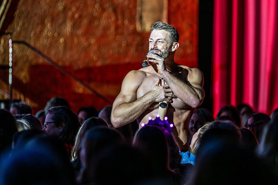 Ganz viel nackte Haut gibt es beim Auftritt der Sixx Paxx in der Heilbronner Harmonie. Ganz viel nackte Haut gibt es beim Auftritt der Sixx Paxx in der Heilbronner Harmonie.