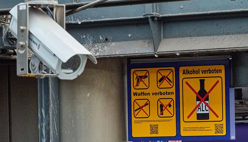 Seit mehr als einem Jahr gilt ein Messerverbot im Bereich des Hauptbahnhofs.