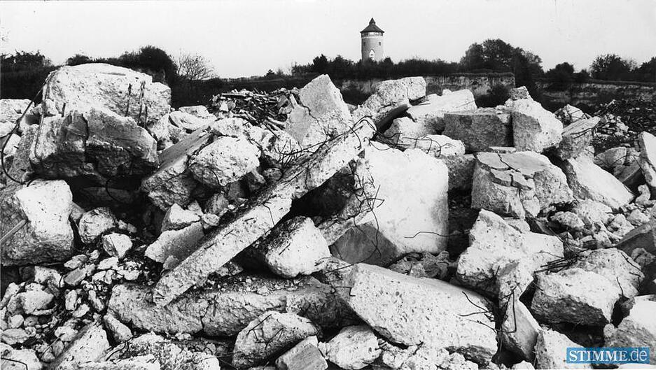 Die Beseitigung des auf dem Gel&auml;nde der ehemaligen Ziegelei im Heilbronner Stadtteil B&ouml;ckingen liegenden Bauschutts verschlingt Unsummen. Anfang 1991 werden die gro&szlig;z&uuml;gig konzipierten Pl&auml;ne f&uuml;r einen Traumpark bescheidener formuliert.