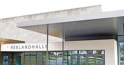 Von den Gewerbesteuereinnahmen leistete man sich in Neckarwestheim unter anderem die, bezogen auf die Einwohnerzahl des Orts, überdimensionierte Reblandhalle.
Foto: Harald Schmidt Von den Gewerbesteuereinnahmen leistete man sich in Neckarwestheim unter anderem die, bezogen auf die Einwohnerzahl des Orts, überdimensionierte Reblandhalle.
Foto: Harald Schmidt