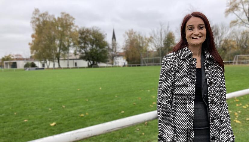 Jessica Krimmel mag diesen Ort am Sportplatz: Ihn prägen viel Grün, derzeit buntes Herbstlaub an den Bäumen sowie Kirche und Rathaus im Hintergrund. Jessica Krimmel mag diesen Ort am Sportplatz: Ihn prägen viel Grün, derzeit buntes Herbstlaub an den Bäumen sowie Kirche und Rathaus im Hintergrund.