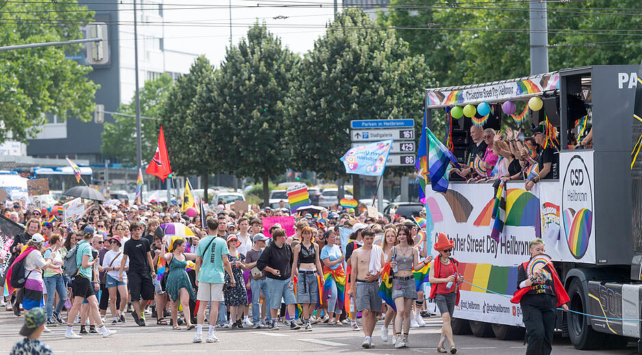 Christopher-Street-Day in Heilbronn: Bunter Demozug zieht durch die Innenstadt
