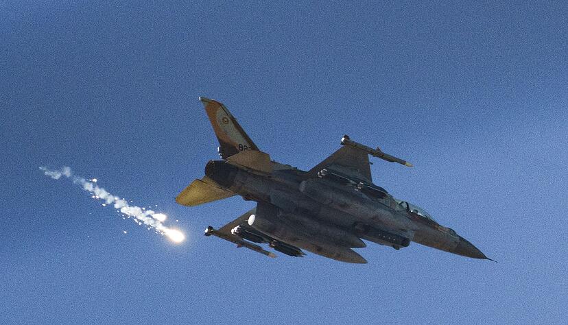 Israels Luftwaffe greift nach eigenen Angaben nach einem Anschlag Bewaffnete im Westjordanland an. (Archivbild)