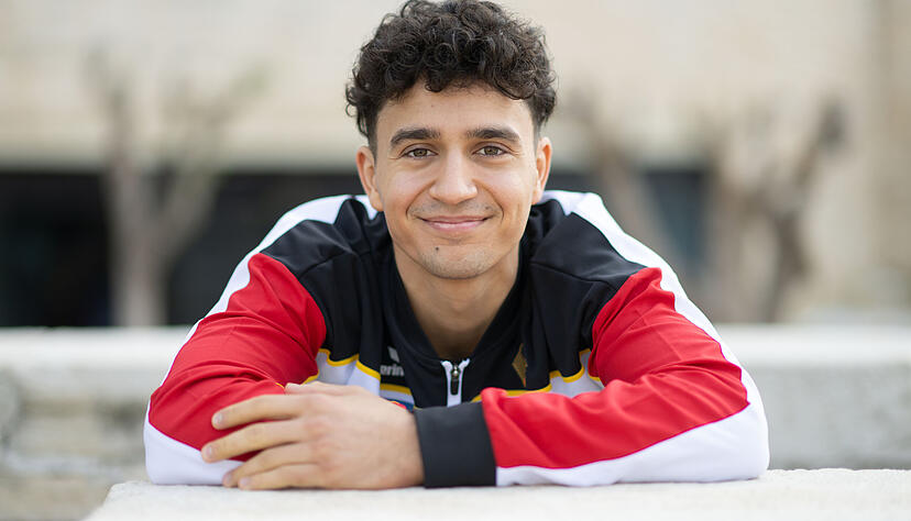 Lächelt nach seiner Nackenverletzung wieder: Milan Hosseini. Lächelt nach seiner Nackenverletzung wieder: Milan Hosseini.