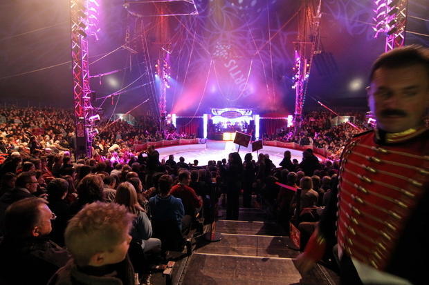 Premiere Weihnachtszirkus | 17.12. Premiere Weihnachtszirkus | 17.12.