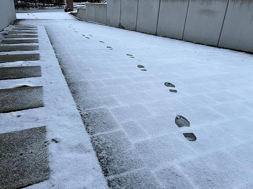 Fußspuren im Schnee in Roigheim.