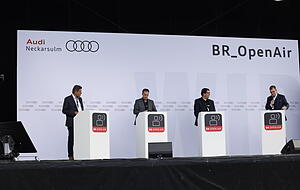 Im anschlie&szlig;enden Talk beantworteten Betriebsratsvorsitzender Rolf Klotz, Stellvertreter Rainer Schirmer sowie Vorstandsvorsitzender Markus Duesmann Fragen aus der Belegschaft. Foto: Matthias Stark