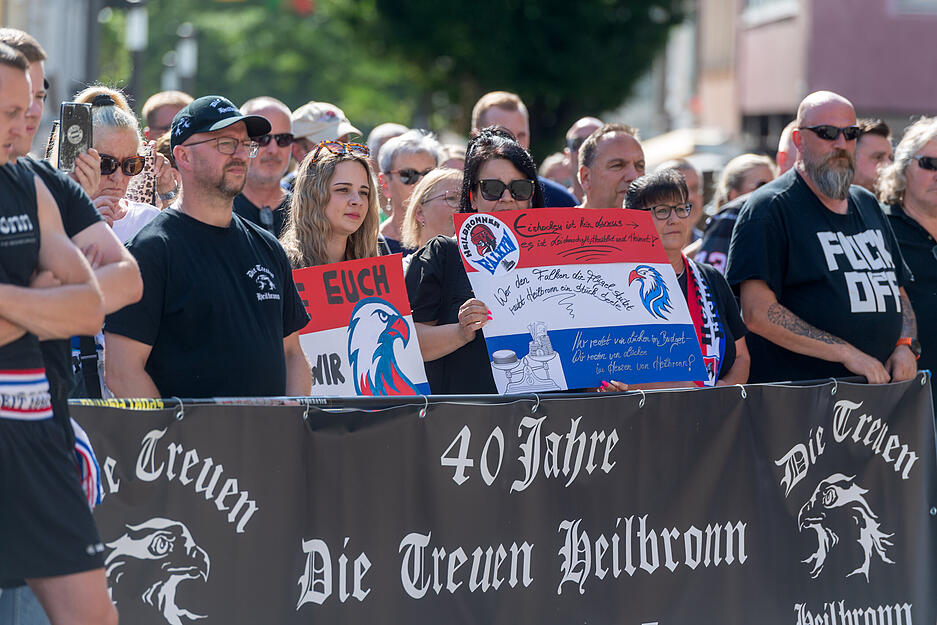 Gegen 17.30 setzte sich der Fanmarsch zur Neckarmeile in Bewegung.