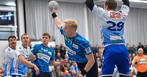 Andreas Schröder, der Rückraum-Lenker des TSB Horkheim, vor dem Kornwestheimer Tor. Schröder traf vier Mal.