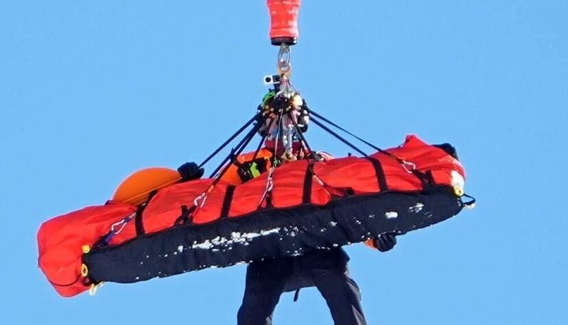 Himmelfahrtstag: Die US-Amerikanerin Lindsey Vonn wird nach ihrem schweren Sturz in der Abfahrt ins Krankenhaus geflogen &ndash; &uuml;ber das Ziel hinweg.