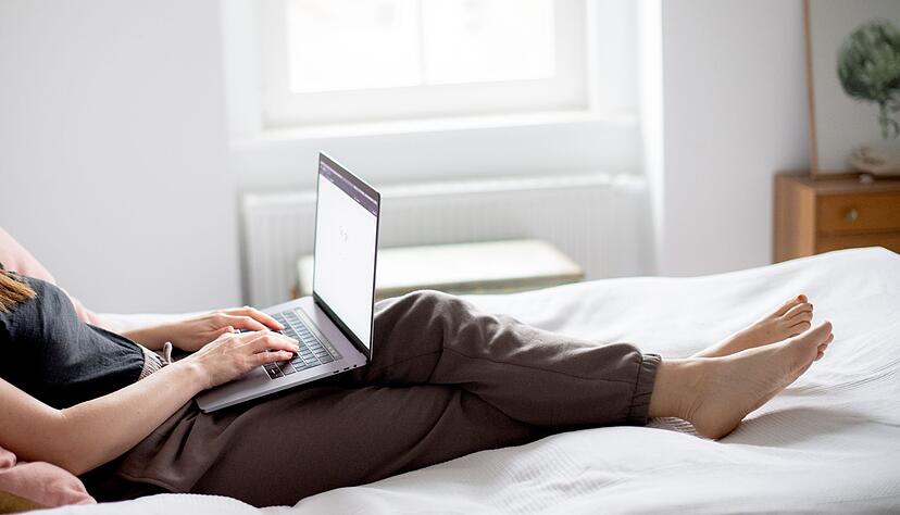 Remote-Work und flexibles Arbeiten werden in Stellenanzeigen immer seltener angeboten, ergab eine Auswertung von Indeed.