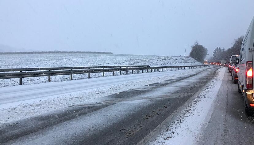 Es staut sich auf dem Zubringer zwischen der A81-Anschlussstelle Untergruppenbach und Heilbronn. Foto: Hettich Es staut sich auf dem Zubringer zwischen der A81-Anschlussstelle Untergruppenbach und Heilbronn. Foto: Hettich