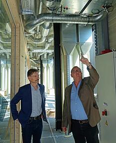 Zwischen Au&szlig;enh&uuml;lle und Innenh&uuml;lle werden die L&uuml;ftungssch&auml;chte gef&uuml;hrt.