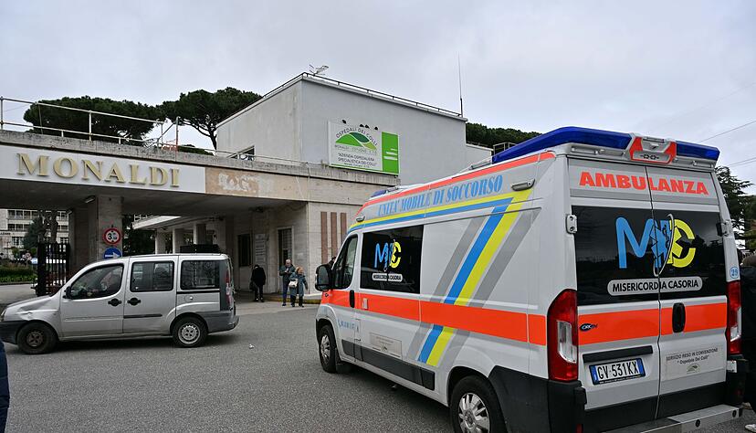 Der kleine Junge wird in der Monaldi-Klinik von Neapel behandelt. Der kleine Junge wird in der Monaldi-Klinik von Neapel behandelt.