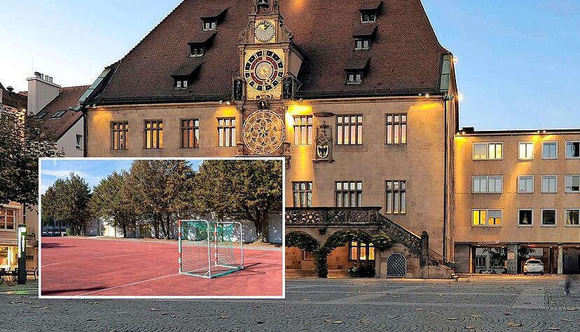 Wo die neue Schule entstehen soll, ist unklar. Die Stadtverwaltung hat bereits zwei denkbare Plätze präsentiert und damit große Kritik ausgelöst. Im Gespräch ist unter anderem das Sportfeld hinter dem Pavillon beim Mönchsee-Gymnasium (kleines Foto).