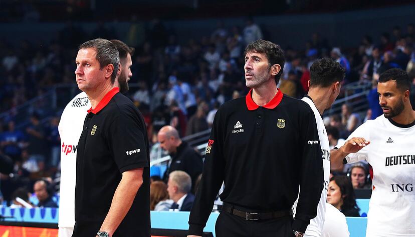 Trainerteam Ibrahimagic und Mumbru (r) bei der EM.