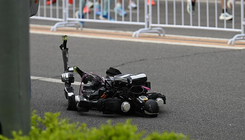 Auf der Strecke kamen auch Roboter zu Fall und mussten ausgetauscht werden.