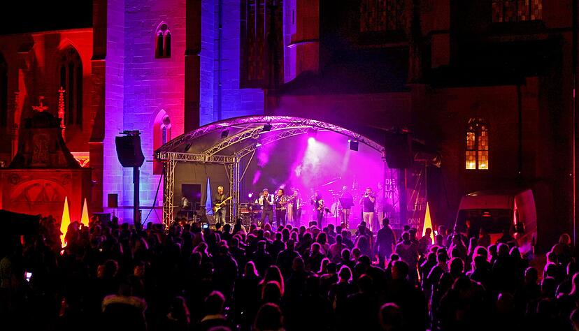 Ein Konzert vor der Kilianskirche bei der Langen Nacht der Kultur Heilbronn 2022.