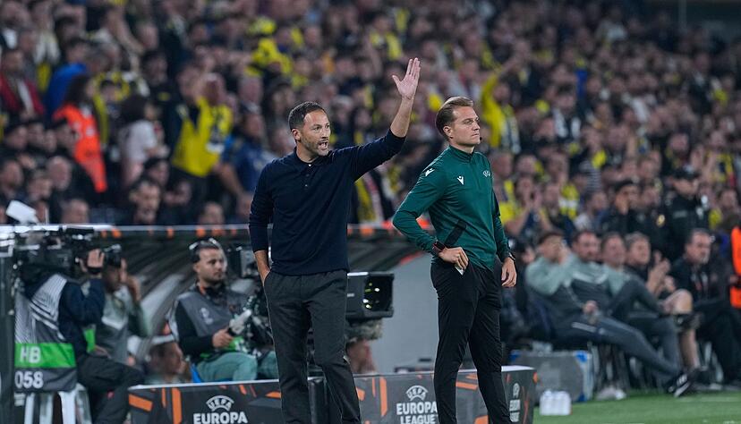 Domenico Tedesco (l) hat gesundheitliche Probleme. (Archivbild)