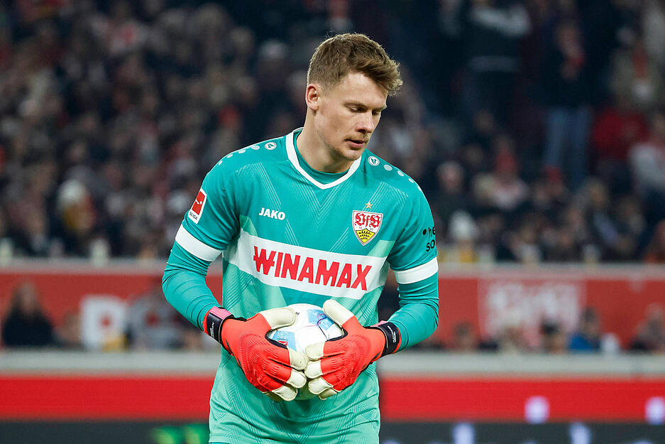 Alexander Nübel: Der VfB-Torwart hatte lange Zeit fast nichts zu tun, dann war er machtlos, als Hugo Ekitiké in der 45. Minute mit Wucht zum 0:1 einköpfte. Auch beim 0:2 durch Nathaniel Brown in der 55. Minute ohne Chance. Und das 0:3, der Freistoß von Omar Marmoush? Nun, sowas kann der Ägypter brutal gut, auch in der 62. Minute. In der 67. Minute rettete Nübel gegen Brown. Note 4 Alexander Nübel: Der VfB-Torwart hatte lange Zeit fast nichts zu tun, dann war er machtlos, als Hugo Ekitiké in der 45. Minute mit Wucht zum 0:1 einköpfte. Auch beim 0:2 durch Nathaniel Brown in der 55. Minute ohne Chance. Und das 0:3, der Freistoß von Omar Marmoush? Nun, sowas kann der Ägypter brutal gut, auch in der 62. Minute. In der 67. Minute rettete Nübel gegen Brown. Note 4