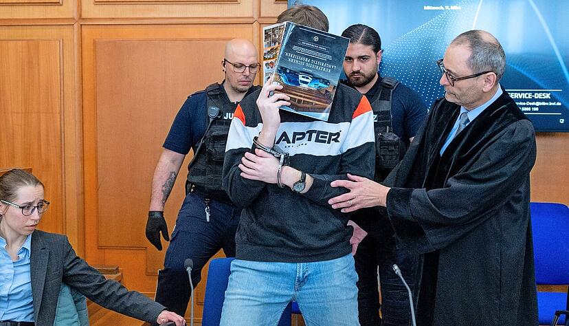 Der 18 Jahre alte Angeklagte soll in Niedernhall einen zw&ouml;lfj&auml;hrigen Jungen ermordet haben. Er muss sich vor dem Landgericht verantworten.