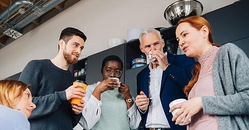 Warum bekommt die Kollegin den Bonus, man selbst aber nicht? Neid im Job kann Ansporn sein, aber auch in Missgunst umschlagen.