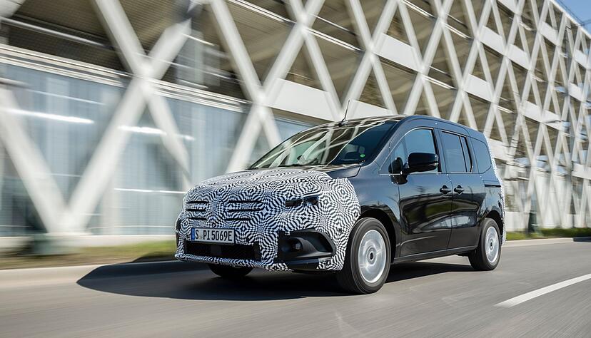Mercedes macht den Renault Kangoo zum EQT. Dieser kostet mit einem Grundpreis von rund 49.000 Euro zwar rund 25 Prozent mehr.