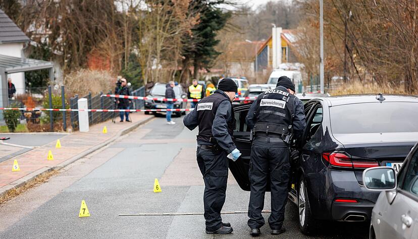 Der Angeklagte soll den Verd&auml;chtigen in einem Wohngebiet in Heilsbronn mit einem Messer in Hals und Oberk&ouml;rper gestochen haben.