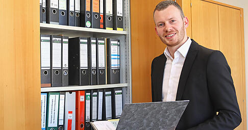 Steffen Braun ist seit acht Monaten B&uuml;rgermeister von Massenbachhausen. Auf das bisher Erreichte ist er stolz und blickt motiviert auf das kommende Jahr.