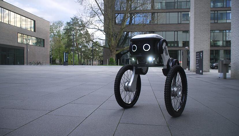 Fluchtwege, Klimaanlagen und Beleuchtung: All das kontrolliert "Loomi" auf seinen Rundfahrten auf dem Bildungscampus in Heilbronn. Fluchtwege, Klimaanlagen und Beleuchtung: All das kontrolliert "Loomi" auf seinen Rundfahrten auf dem Bildungscampus in Heilbronn.