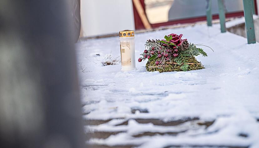 Nach einer Gewalttat mit fünf Toten an drei Tatorten im Landkreis Reutlingen liegen nun die Obduktionsergebnisse vor.