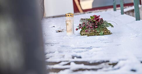 Nach einer Gewalttat mit fünf Toten an drei Tatorten im Landkreis Reutlingen liegen nun die Obduktionsergebnisse vor.