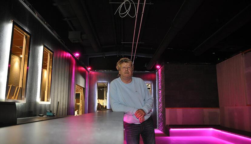 Karlheinz Dickemann eröffnet heute in Eppingen die Diskothek E2 Karlheinz Dickemann eröffnet heute in Eppingen die Diskothek E2