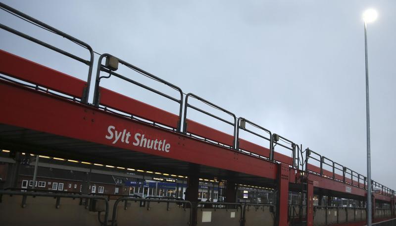 Bislang wird der Autoreisezug zwischen Sylt und dem Festland von der Deutschen Bahn betrieben. Foto: Axel Heimken/Archiv