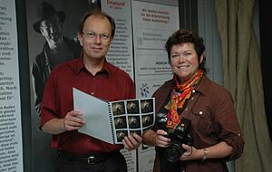 Dr. Peter Trunzer und die Bad Rappenauer Fotografin Erika Senghaas brachten 2008 die Fotoausstellung "Ganze Kerle" auf den Weg. Diese beschäftigte sich mit dem Thema "krebskranke Männer und Schönheit". Foto: Archiv/Plapp-Schirmer Dr. Peter Trunzer und die Bad Rappenauer Fotografin Erika Senghaas brachten 2008 die Fotoausstellung "Ganze Kerle" auf den Weg. Diese beschäftigte sich mit dem Thema "krebskranke Männer und Schönheit". Foto: Archiv/Plapp-Schirmer