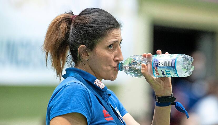 Alltag mit bitterem Beigeschmack: Während Tanja Logvin die Neckarsulmer Bundesliga-Frauen trainiert, ist sie in Gedanken bei der ukrainischen Familie.