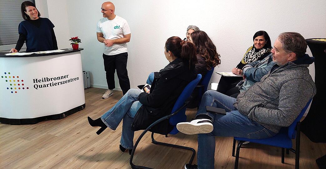 Quartiersmanagerin Sara Langer und Sven Seuffert-Uzler, Geschäftsführer der Offenen Hilfen Heilbronn,  moderierten den ersten Quartiersdialog im Wohngebiet Hochgelegen.