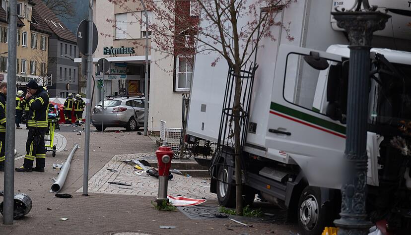 Die Ermittlungen zu dem t&ouml;dlichen Unfall in Schramberg laufen noch.