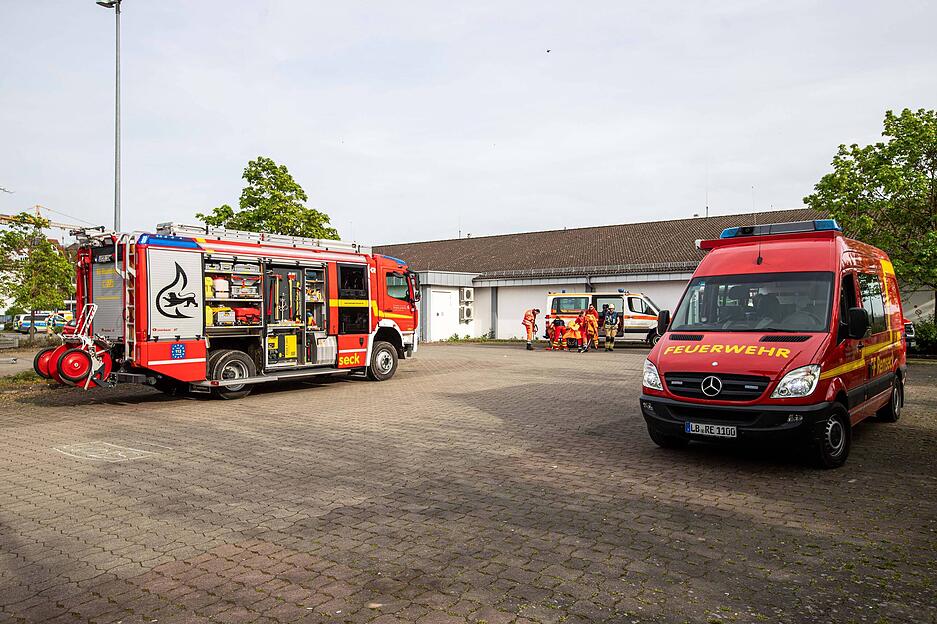 Ausflugsschiff havariert auf dem Neckar bei Remseck – Feuerwehr und DLRG im Einsatz