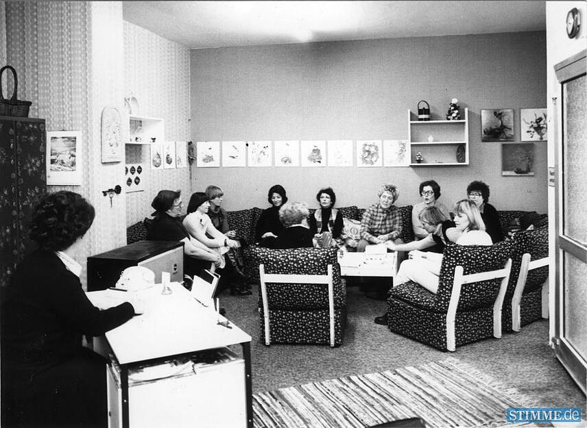 1979: Die R&auml;ume im Zentrum Frankfurter Stra&szlig;e sind gem&uuml;tlich gestaltet und das Angebot des Vereins wesentlich erweitert. Jeden Mittag treffen sich dort Menschen, die einen Gespr&auml;chspartner suchen.