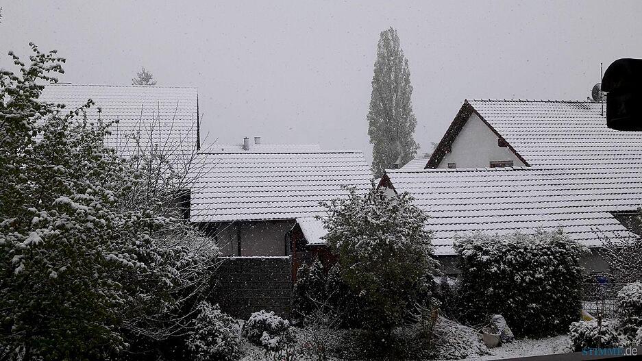 Heute Morgen schneite es in Amrichshausen kräftig.
