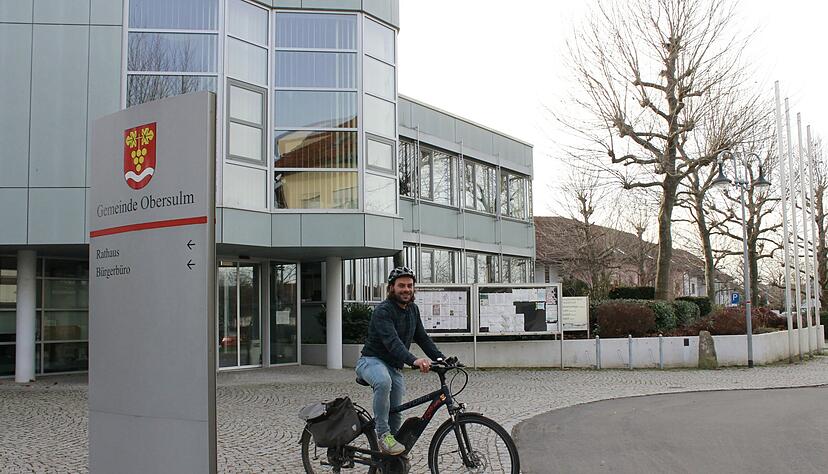 Zu Außenterminen ist Stefan Fuchs mit dem Dienstpedelec oder dem Dienstpedelec-Lastenfahrrad unterwegs.